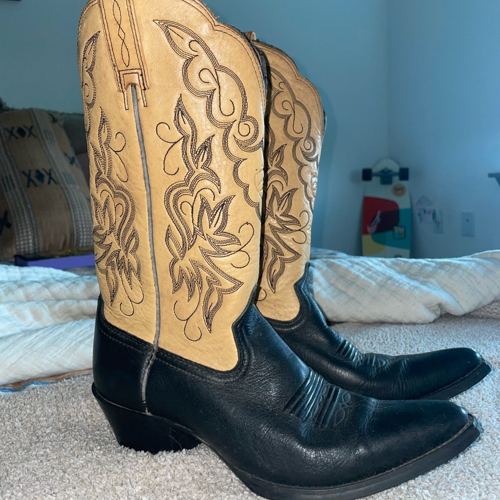 Two tone women’s cowboy boots
